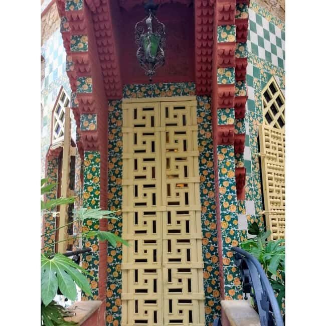 Barcelona: Visit the first house of Gaudí & "Human Towers" - Exploring Casa Vicens