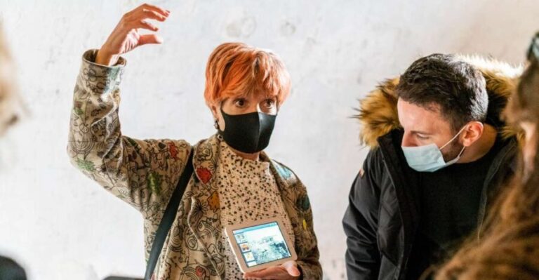 Barcelona: Walking tour with Montjuic Castle & Cable Car - Itinerary Breakdown