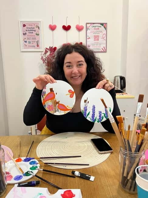 Barcelona: Women's Craft Night with Wine and Nibbles - A Closer Look at the Experience