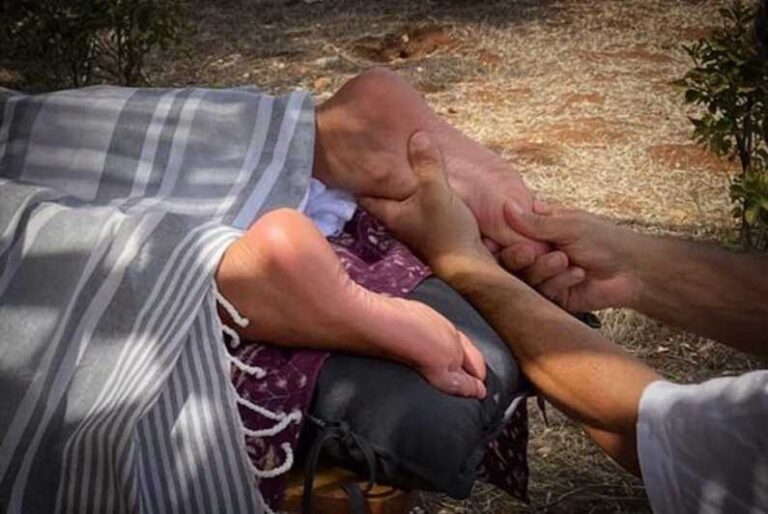 Bari, Wellness massage, from the feet to the face at studio - Who Should Consider This Experience?