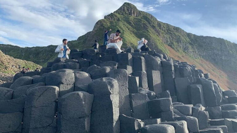 Belfast : Giants Causeway 8 hour private day tour - Detailed Breakdown of the Itinerary