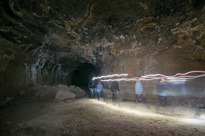 Bend Oregon Guided Lava Tube Cave Tour - Navigating the Terrain