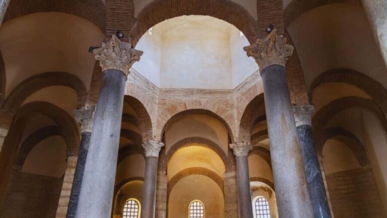 Benevento: Guided Walking Tour with Strega Liqueur Tasting - Tasting Benevento: From Legend to Liquor