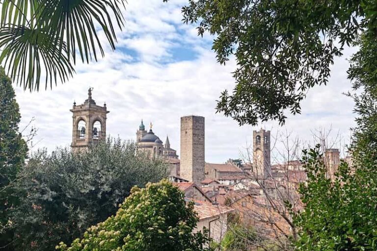 Bergamo: Upper Town Guided Tour with French-speaking Guide - The Highlights in Detail