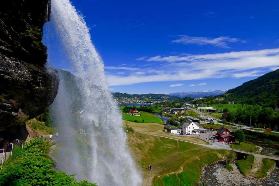 Bergen: Hardanger Fjord, Waterfalls, Culture & Apple Pie - The Stops in Detail