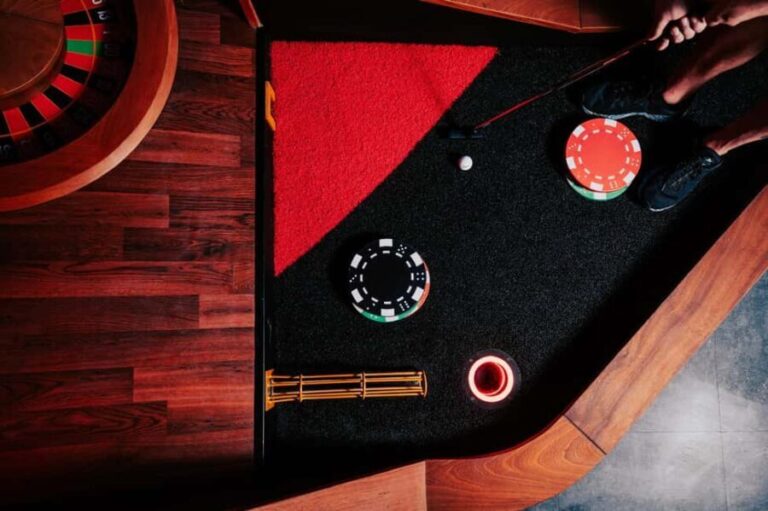 Bergen: High-Tech Minigolf in Top Bergen Activity Bar! - The Experience in Detail