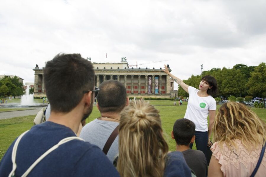Berlin: 4-Hour Guided Highlights Tour in Spanish - An In-Depth Look at the Berlin Highlights Tour