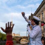Berlin: Christmas cruise on the Spree with drag queen Audrey. - Practical tips