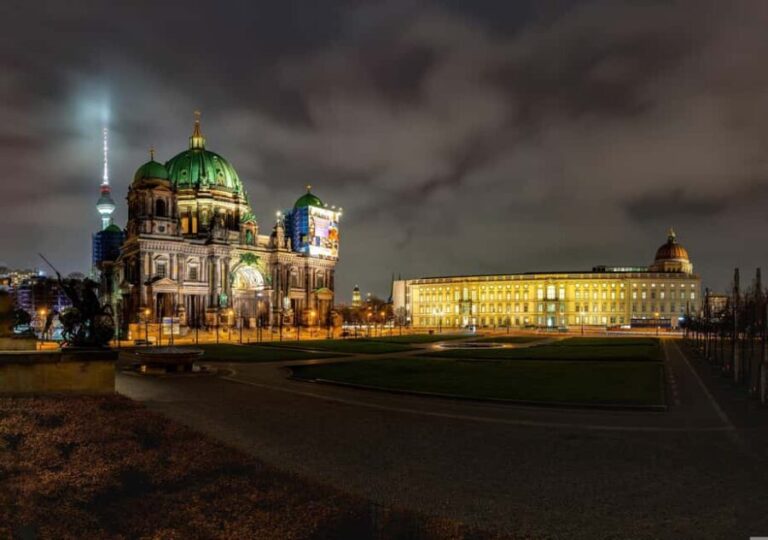 Berlin: City tour at night with illuminated sights - The Details of the Experience
