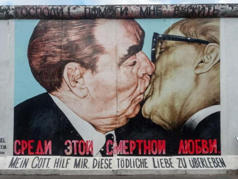 Berlin: City's Highlights Walking Tour - Detailed Breakdown of Each Stop