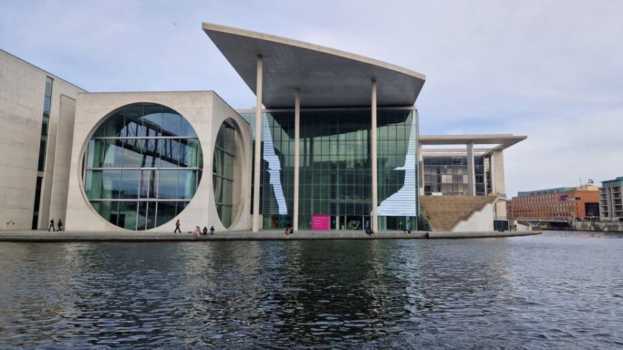 Berlin: Guided Walking Tour around the Reichstag - An In-Depth Look at the Tour Experience