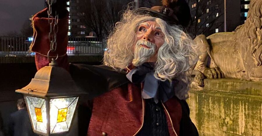 Berlin: Guided Walking Tour by Night - The Role of the Lamplighter and Actors