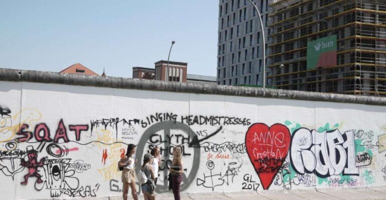 Berlin: History and alternative tracks with local guide - The Experience in Detail