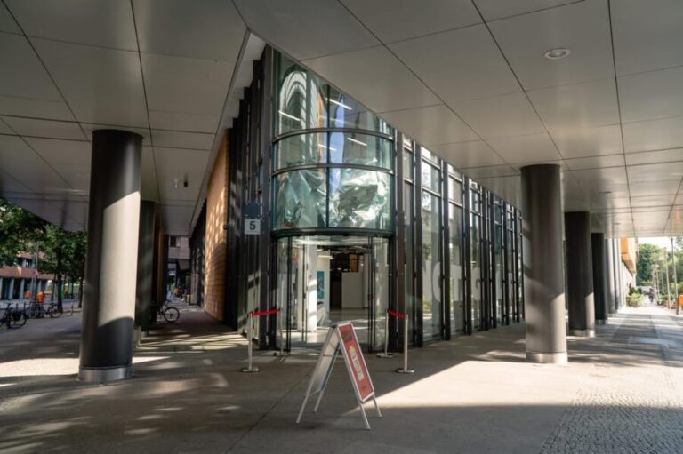 Berlin: Notagallery - Modern Art Gallery Tour - The Highlights