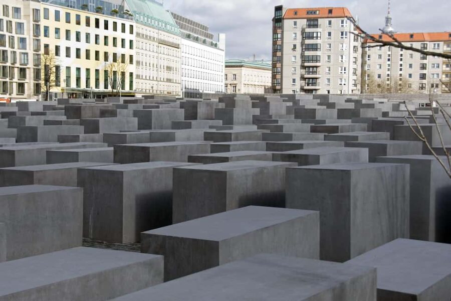 Berlin: Reichstag & Holocaust Memorial Walking Tour - What You Can Expect: The Details