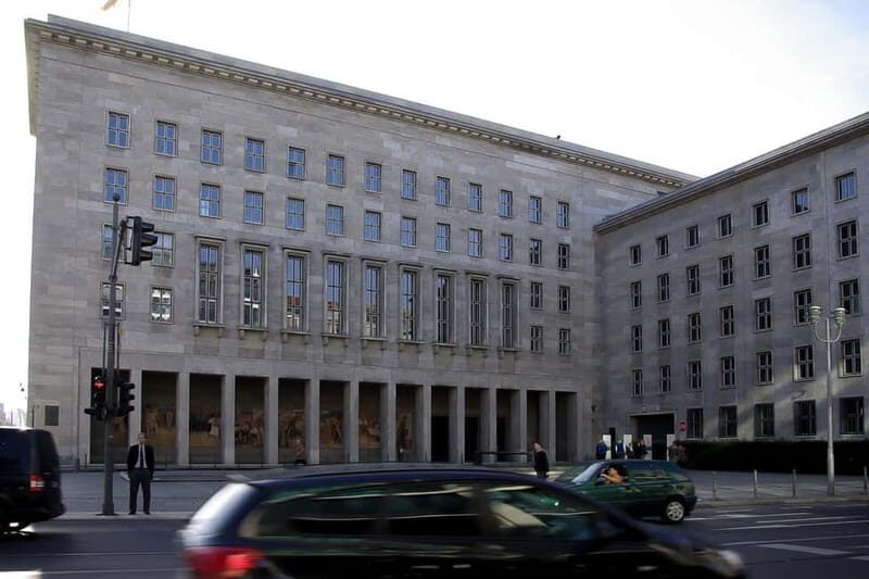 Berlin & Sachsenhausen: 5-Hour Tour "Third Reich" by VW-Bus - An In-Depth Look at the Tour Experience