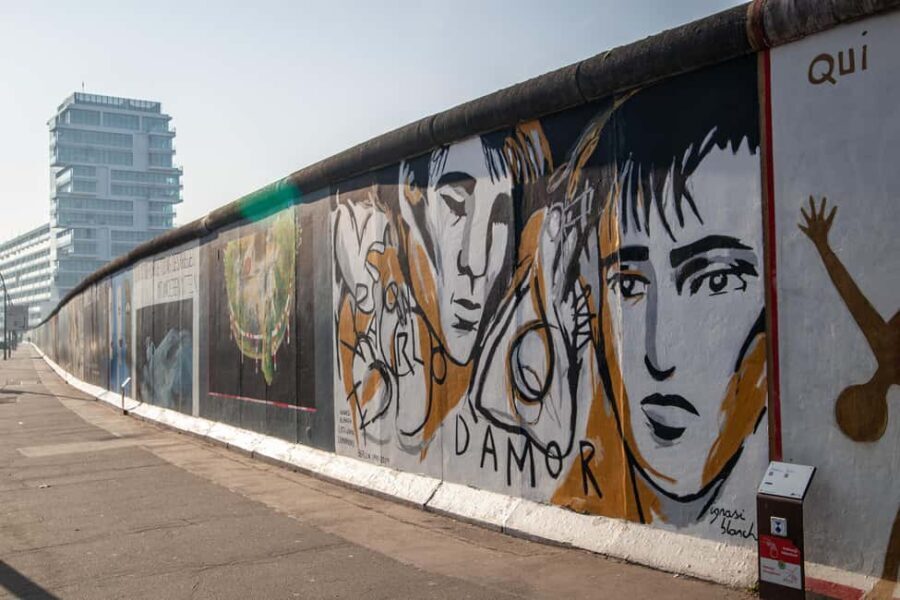 Berlin Wall: Short History & Art Tour at the East Side Gallery - The Murals and Their Meanings