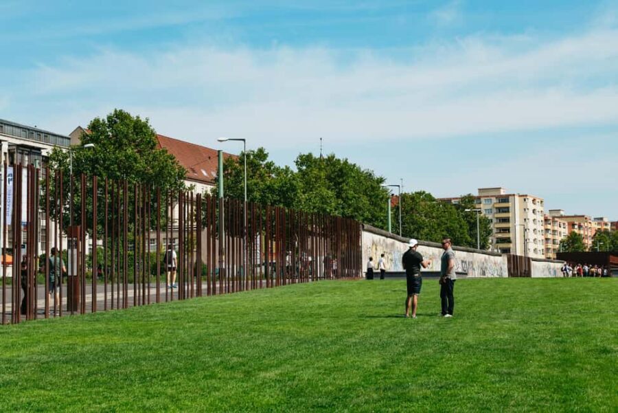 Berlin: Wall Tour  Fates, Love Stories, and Heroes - What to Expect on the Tour