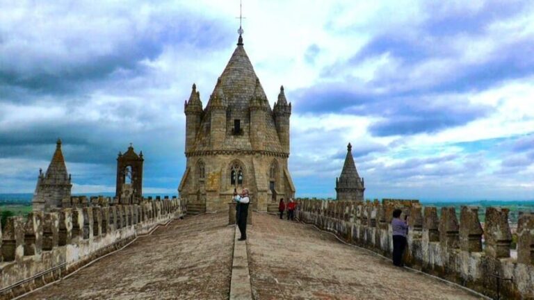 Between Life & Death: Roman Temple, Cathedral & Bone Chapel - The Roman Temple of Évora: A Glimpse into Ancient Rome