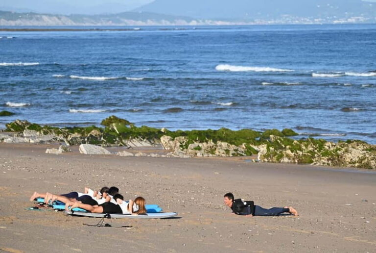Bidart: Enjoy surfing with experienced and friendly teachers - The Location: Why Bidart and Uhabia Beach?