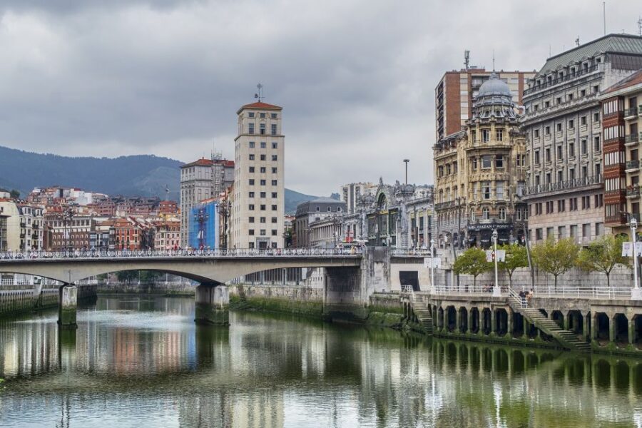 Bilbao - Private Historic walking tour - Who Is This Tour Best For?