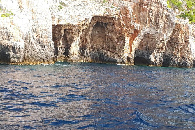 Blue Cave, Blue Lagoon, Hvar island and ShipWreck - private boat tour - What’s on the Itinerary?