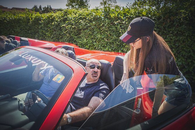 Bolgheri / Volterra / Florence-Tour in Ferrari - The Stops: Volterra and Bolgheri