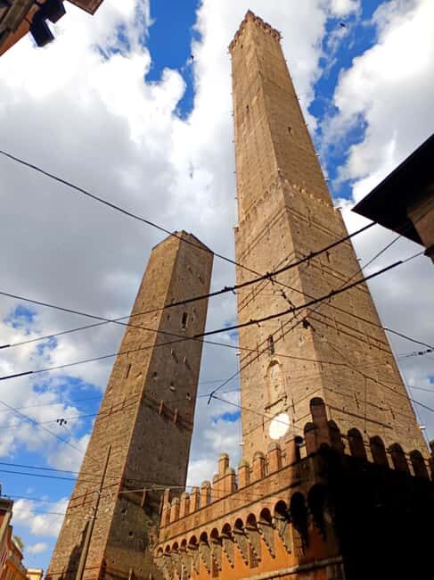 Bologna by night: food, wine and gelato with a local - The Pros and Cons