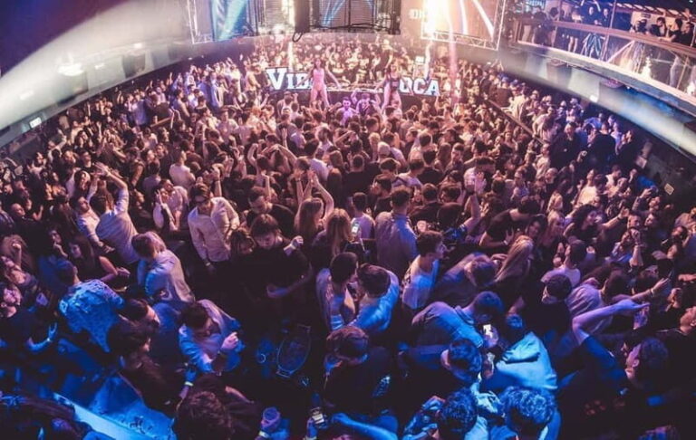 Bologna: Guided Bar Crawl in the Old Town - The Group Size and Overall Experience