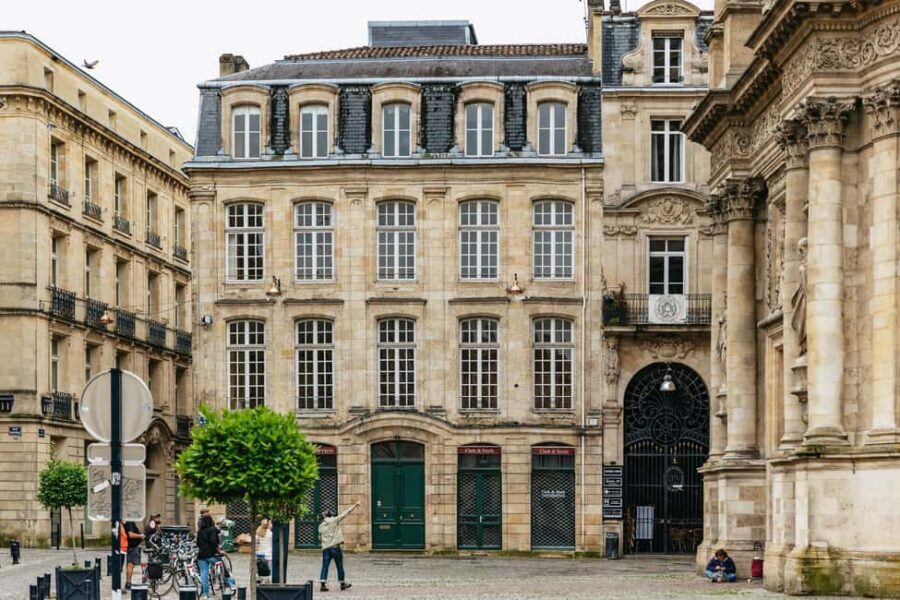 Bordeaux: Historic Center & Chartrons District Bike Tour - Deep Dive into the Itinerary