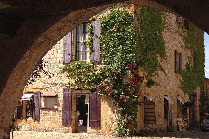 Bordeaux to Lascaux and Dordogne Valley Private Sightseeing Tour - Visiting Rouffignac Cave: Hidden Treasures