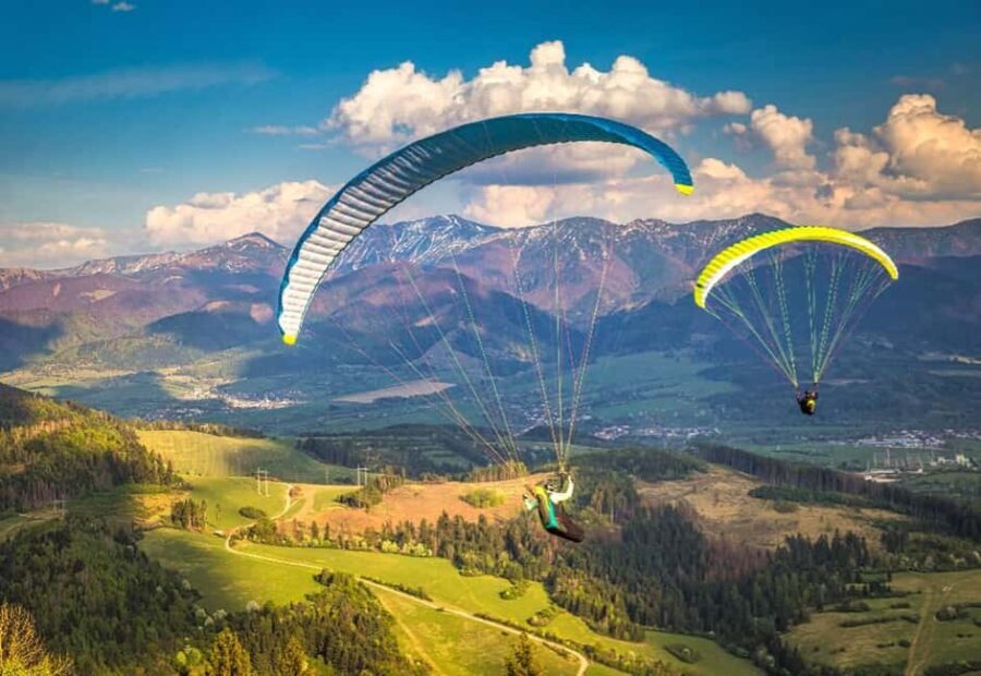 Braov: Hike and Fly with Pickup - The Experience of Paragliding over the Carpathians