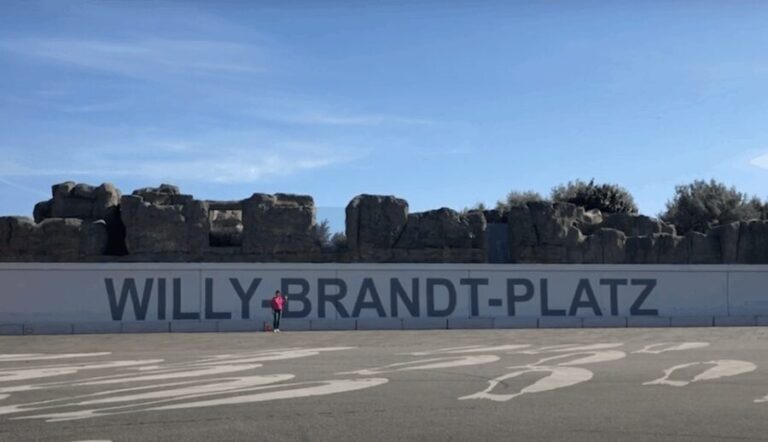 Bremerhaven: Sailor's yarn, legends and sea walking tour - The Experience Day-by-Day