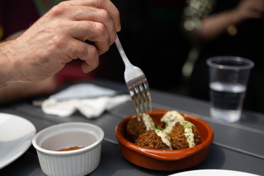 Brighton: Walking Food Tour (Vegan and Vegetarian options) - Meeting Point and Tour Logistics