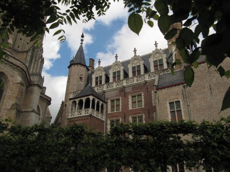 Bruges: 2.5-Hr Walking Tour from train station to Markt - What You’ll See and Experience