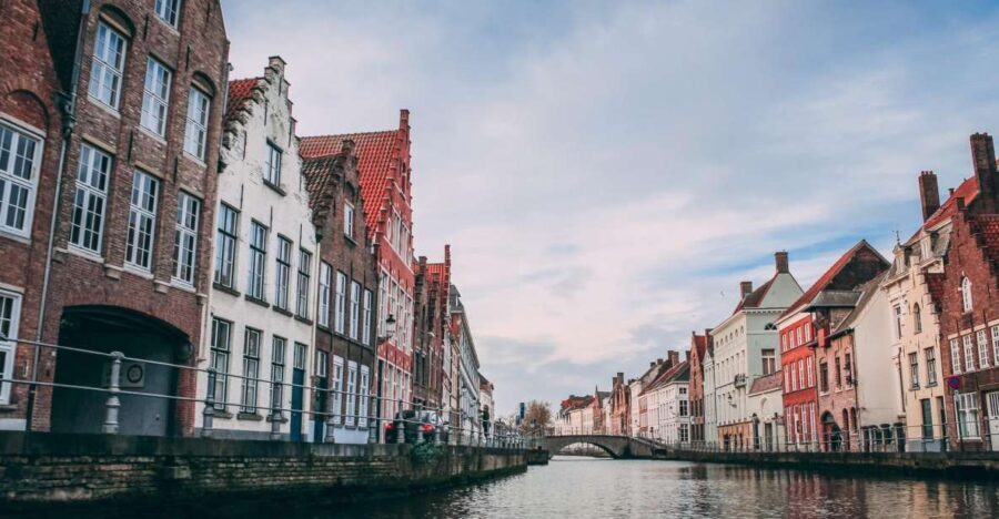 Bruges: Express Walk with a Local in 60 minutes - Authenticity and Authentic Local Insights