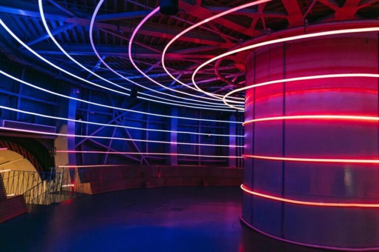 Brussels: Atomium Entry Ticket with Design Museum Ticket - Visiting the Design Museum Brussels