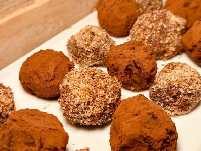 Brussels: Belgian Chocolate Truffles Workshop and Tasting - The Guides and Atmosphere