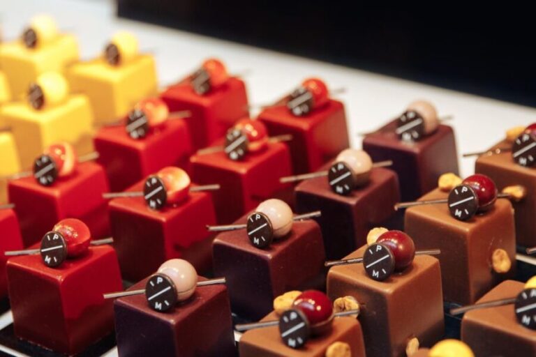 Brussels: Chocolate Workshop and Guided Walking Tour - The City Sights and Chocolate Scene