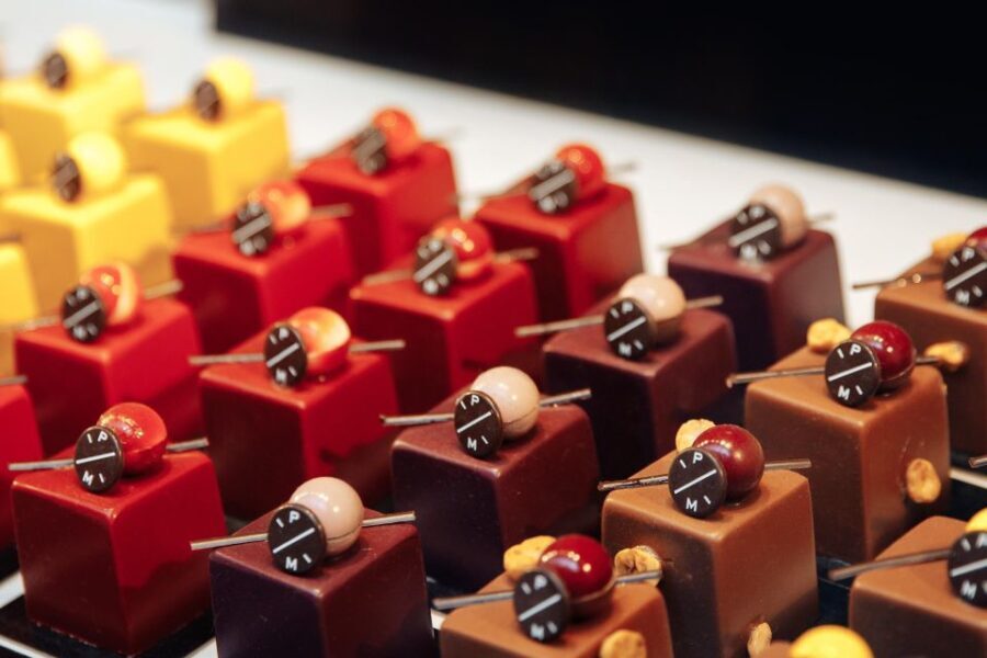 Brussels: Chocolate Workshop and Guided Walking Tour - The City Sights and Chocolate Scene