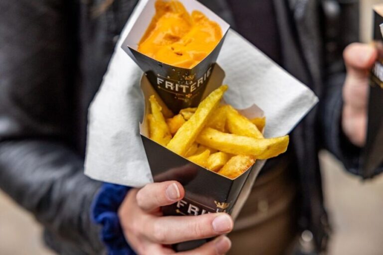 Brussels: City Highlights Walking and Tasting Tour - Unpacking the Experience