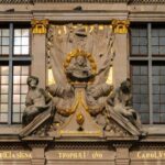 Brussels: city walking tour with a local Economic Historian - The Tintin Mural and Manneken Pis