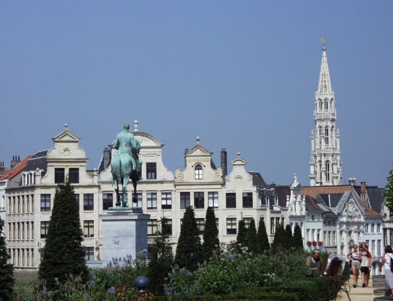 Brussels: Walking Tour from Central Station to Manneken Pis - Real Experiences from Travelers