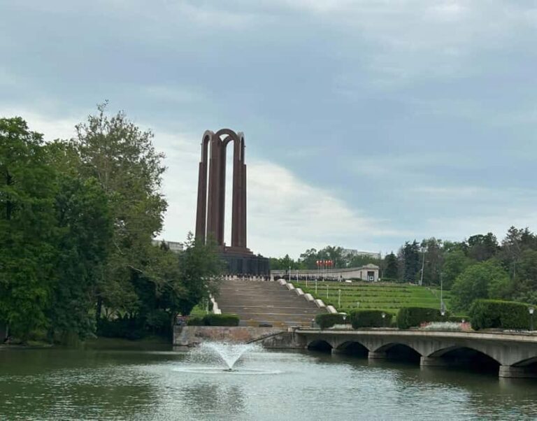 Bucharest: Contrasts of Communism - Small Group Walking Tour - The Sum Up