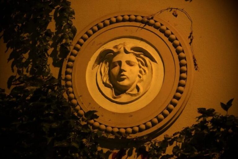 Bucharest: Ghost Stories & Romanian Mythology Walking Tour - The Guides: Knowledgeable and Entertaining