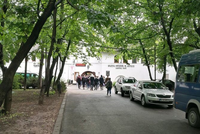 Bucharest Highlights Half-Day City Tour with Pickup - FAQs