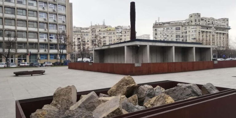 Bucharest: Jewish Heritage Private Walking Tour (group of 8) - Visiting the Museums and Memorials