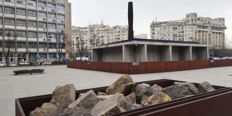 Bucharest: Jewish Heritage Private Walking Tour (group of 8) - Visiting the Museums and Memorials