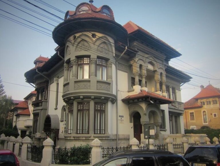 Bucharest: Private Three Neighborhoods Tour by Vintage Car - In-Depth Look at the Itinerary