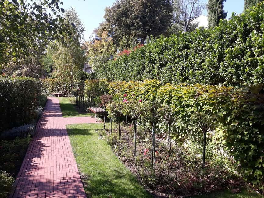 Budapest: Best Gardens Walking Tour & Folk Music Performance - The Practical Side